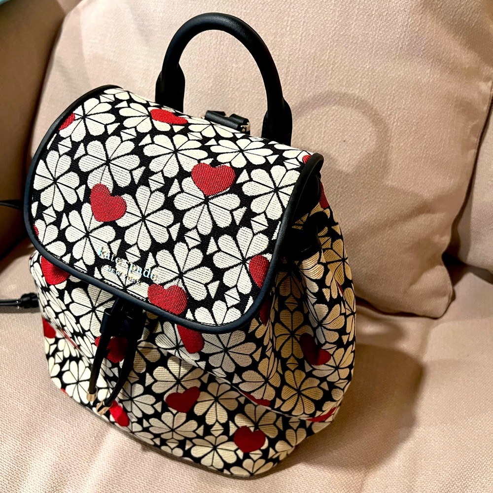 Kate Spade New York Spade Flower Jacquard Heart Synch Medium Flap Backp…